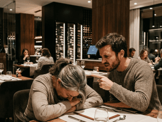 “Sirva la mesa y no mire a los ojos, mamá… aquí usted no es nadie.”