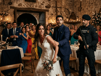 La humillación llegó vestida de seda cuando la suegra de Sofía le limpió una mancha imaginaria del vestido y susurró que una mecánica jamás debía tocar el apellido de una familia poderosa.